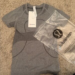 lululemon athletica Gray Short Sleeve Tee